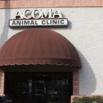 A building with a sign that says acoma animal clinic.
